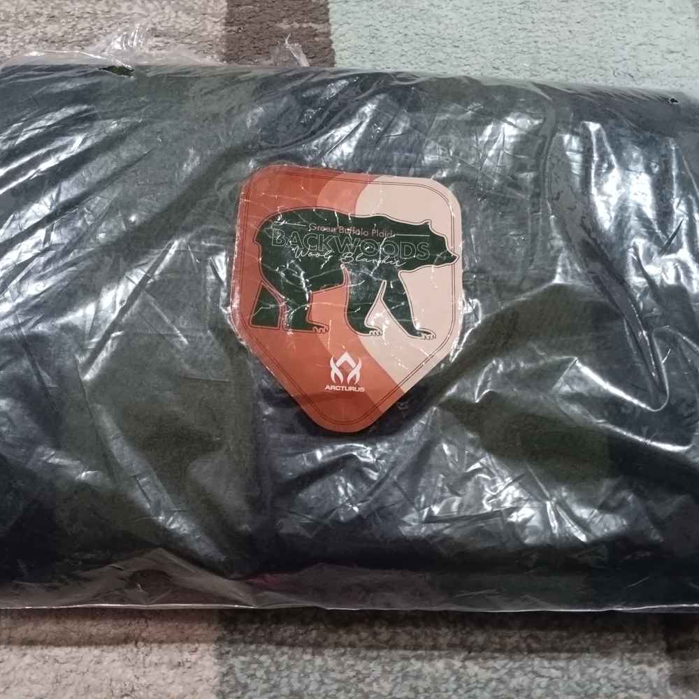 Backwoods Bear Blanket - Green/black